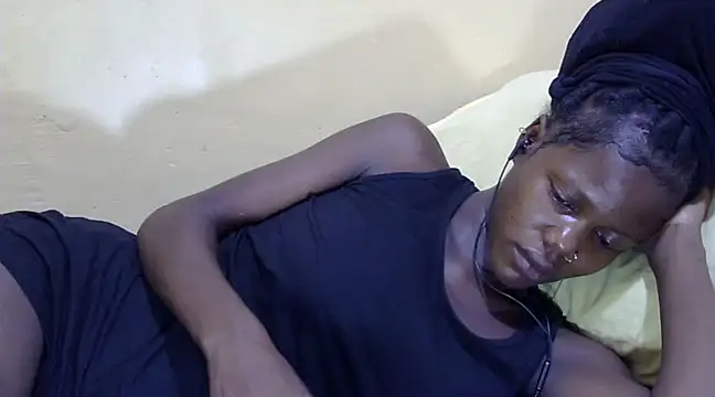 Snapshot of Slender-simple1 chatting on February 28, 2025, 9:12 pm Slender-simple1 online show from February 28, 2025, 9:12 pm