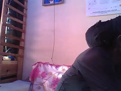 Snapshot of Slender-simple1 chatting on November 4, 2025, 4:44 am Slender-simple1 online show from November 4, 2025, 4:44 am