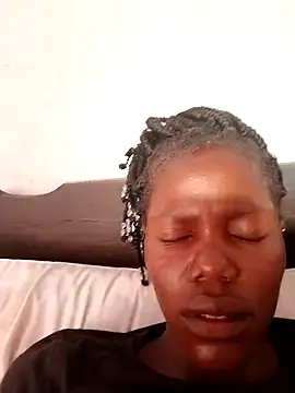 Snapshot of Slender-simple1 chatting on December 14, 2025, 4:40 am Slender-simple1 online show from December 14, 2025, 4:40 am