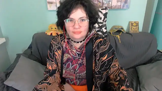 EverlyRays online show from September 19, 2025, 6:08 pm