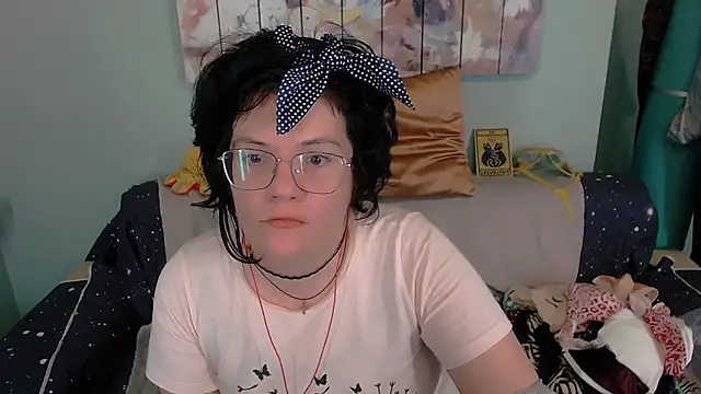 EverlyRays online show from October 19, 2025, 6:52 pm