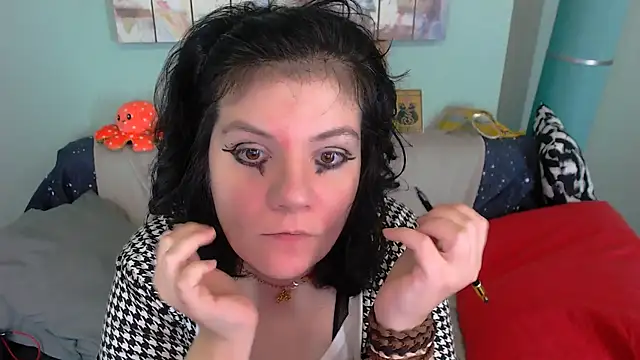 EverlyRays online show from November 1, 2025, 4:36 am