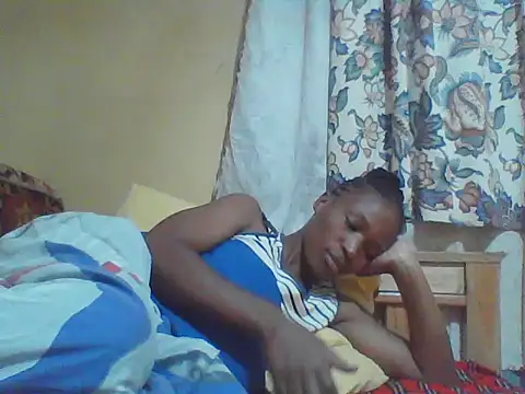 Snapshot of Smillie_prety chatting on June 13, 2026, 4:43 am Smillie prety online show from June 13, 2026, 4:43 am