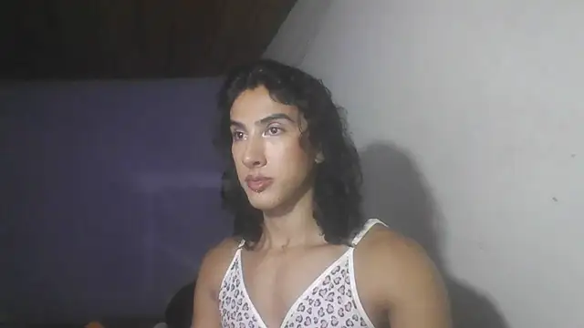 Snapshot of roxana_collins chatting on October 22, 2025, 4:02 am roxana collins online show from October 22, 2025, 4:02 am