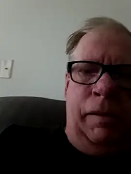 Muffdive online show from July 4, 2026, 3:18 pm