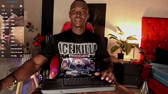 Snapshot of DannSmmith chatting on December 15, 2025, 12:20 pm DannSmmith online show from December 15, 2025, 12:20 pm