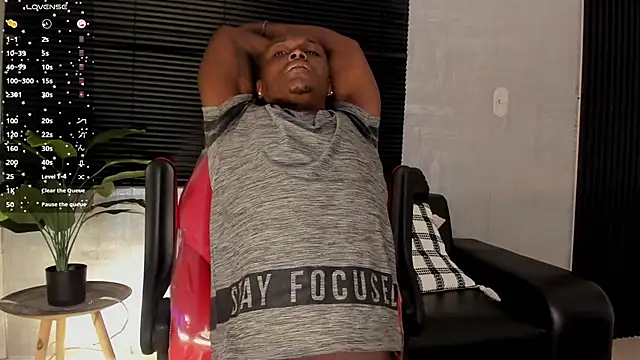 Snapshot of DannSmmith chatting on February 19, 2026, 4:52 am DannSmmith online show from February 19, 2026, 4:52 am