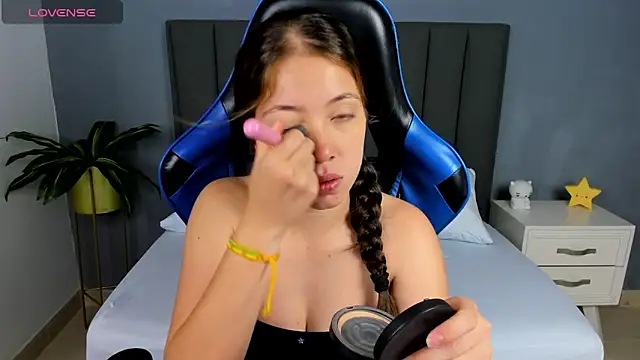 Snapshot of nataly_rodri chatting on January 17, 2025, 12:10 pm nataly rodri online show from January 17, 2025, 12:10 pm