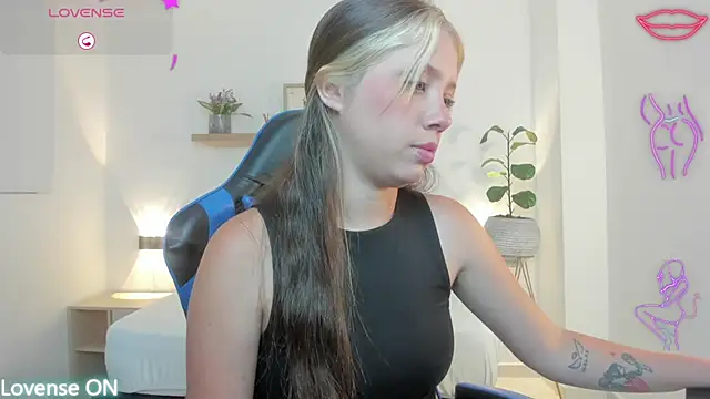 nataly rodri online show from April 25, 2026, 2:03 am