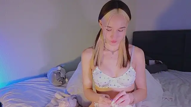 shey1i online show from March 1, 2026, 9:06 pm