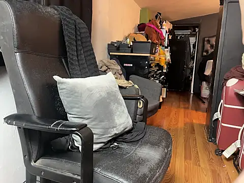 leanjamesdean online show from November 29, 2025, 4:04 am