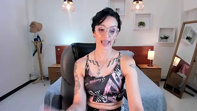 Snapshot of Kristen_Garner chatting on January 11, 2025, 8:54 pm Kristen Garner online show from January 11, 2025, 8:54 pm