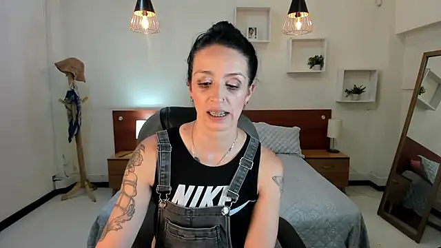 Snapshot of Kristen_Garner chatting on January 22, 2025, 8:06 pm Kristen Garner online show from January 22, 2025, 8:06 pm