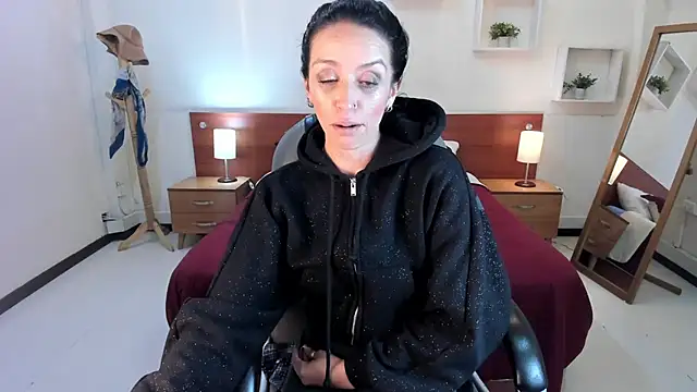 Snapshot of Kristen_Garner chatting on February 9, 2025, 6:33 am Kristen Garner online show from February 9, 2025, 6:33 am