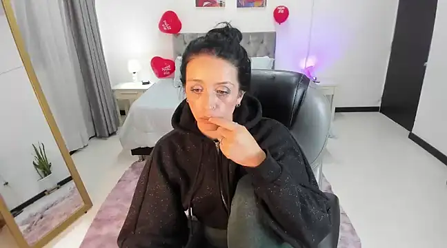 Snapshot of Kristen_Garner chatting on February 17, 2025, 11:42 pm Kristen Garner online show from February 17, 2025, 11:42 pm