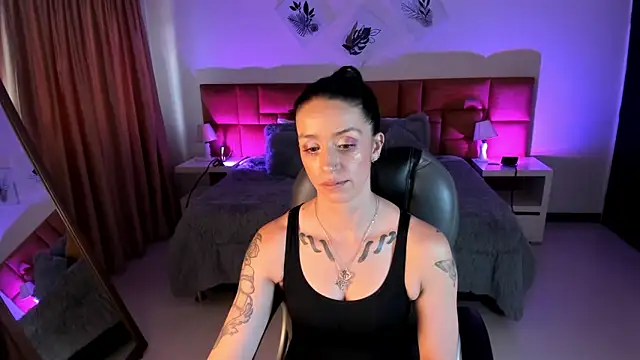 Snapshot of Kristen_Garner chatting on October 16, 2025, 8:10 pm Kristen Garner online show from October 16, 2025, 8:10 pm