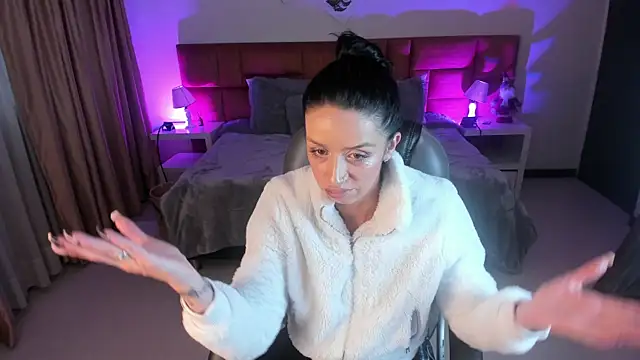 Snapshot of Kristen_Garner chatting on November 21, 2025, 9:24 pm Kristen Garner online show from November 21, 2025, 9:24 pm