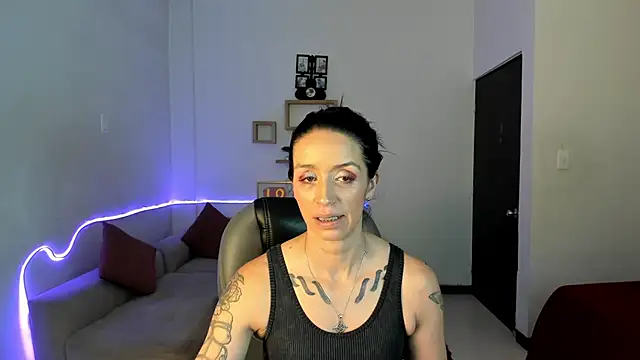 Snapshot of Kristen_Garner chatting on November 29, 2025, 8:34 pm Kristen Garner online show from November 29, 2025, 8:34 pm