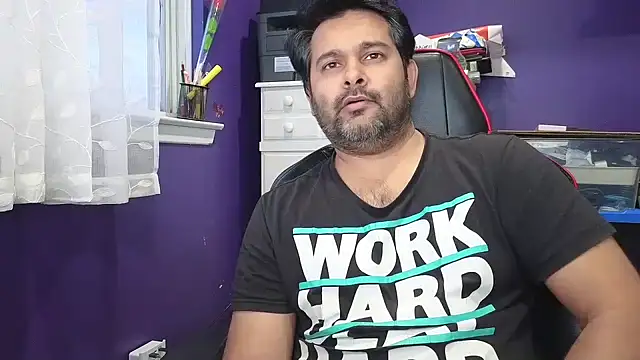 Snapshot of Sakhtlaundaz chatting on January 1, 2025, 10:03 pm Sakhtlaundaz online show from January 1, 2025, 10:03 pm