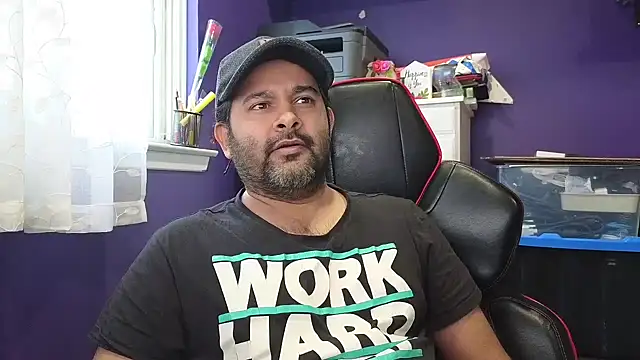 Snapshot of Sakhtlaundaz chatting on January 6, 2025, 1:41 pm Sakhtlaundaz online show from January 6, 2025, 1:41 pm