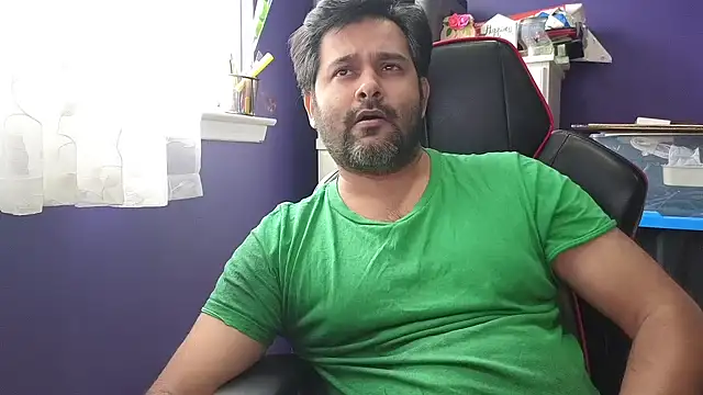 Snapshot of Sakhtlaundaz chatting on January 7, 2025, 4:37 pm Sakhtlaundaz online show from January 7, 2025, 4:37 pm