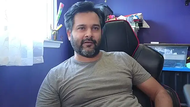 Snapshot of Sakhtlaundaz chatting on January 14, 2025, 6:17 pm Sakhtlaundaz online show from January 14, 2025, 6:17 pm