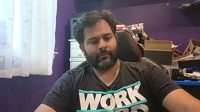 Snapshot of Sakhtlaundaz chatting on September 10, 2025, 8:53 pm Sakhtlaundaz online show from September 10, 2025, 8:53 pm