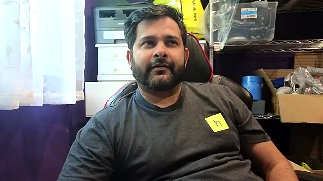 Snapshot of Sakhtlaundaz chatting on June 10, 2026, 9:35 pm Sakhtlaundaz online show from June 10, 2026, 9:35 pm