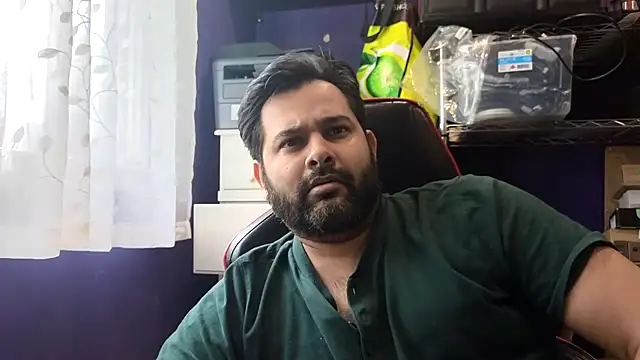 Snapshot of Sakhtlaundaz chatting on June 15, 2026, 1:57 pm Sakhtlaundaz online show from June 15, 2026, 1:57 pm