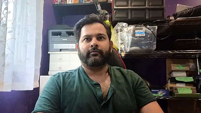Snapshot of Sakhtlaundaz chatting on June 17, 2026, 1:45 pm Sakhtlaundaz online show from June 17, 2026, 1:45 pm