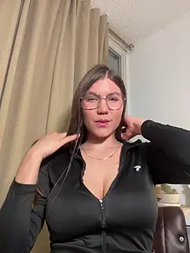 AmelieLaurent  online show from November 21, 2025, 4:00 am