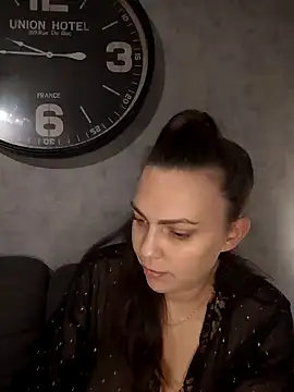 Snapshot of LEAsquirt91 chatting on January 21, 2025, 8:54 pm LEAsquirt91 online show from January 21, 2025, 8:54 pm