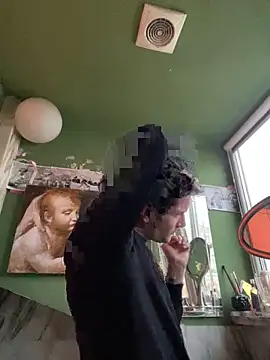 ETHAN MOORE online show from October 28, 2025, 1:36 pm