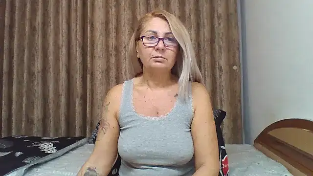 Snapshot of PussyEvely chatting on November 7, 2025, 5:18 am PussyEvely online show from November 7, 2025, 5:18 am