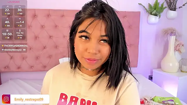 Snapshot of Emily_restrepo chatting on February 13, 2025, 8:27 am Emily restrepo online show from February 13, 2025, 8:27 am