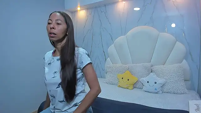 Rosalinda Cortez online show from December 3, 2024, 12:06 pm