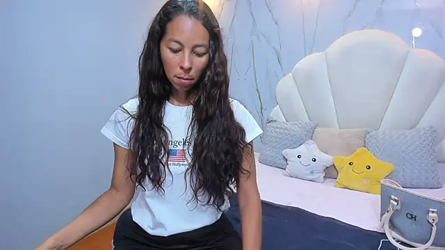 Rosalinda Cortez online show from December 20, 2024, 4:04 pm