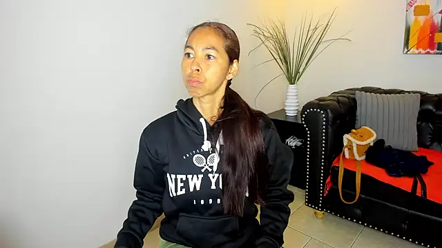Snapshot of Rosalinda_Cortez chatting on August 8, 2026, 12:29 pm Rosalinda Cortez online show from August 8, 2026, 12:29 pm