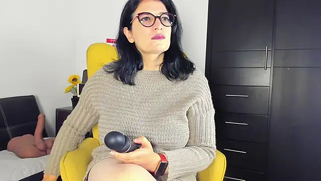 Snapshot of adriana71 chatting on July 3, 2026, 1:01 am adriana71 online show from July 3, 2026, 1:01 am