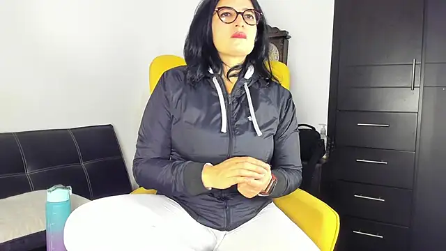Snapshot of adriana71 chatting on July 6, 2026, 2:08 am adriana71 online show from July 6, 2026, 2:08 am