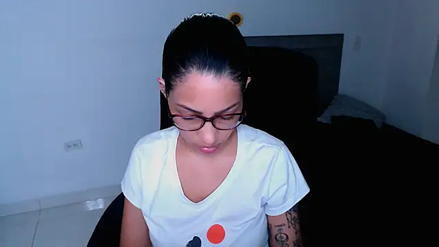 Snapshot of diana__34 chatting on May 13, 2026, 11:33 pm diana 34 online show from May 13, 2026, 11:33 pm