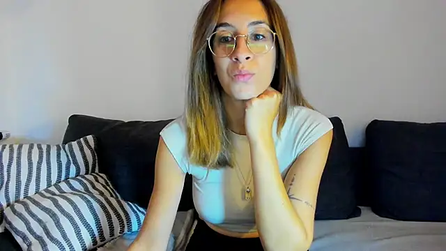 Snapshot of DesireMore90 chatting on October 8, 2025, 5:27 am DesireMore90 online show from October 8, 2025, 5:27 am