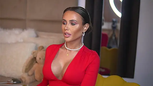 AnaisBellas online show from December 19, 2024, 6:45 pm