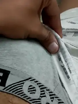 Snapshot of felix_dion chatting on October 24, 2025, 7:54 pm felix dion online show from October 24, 2025, 7:54 pm