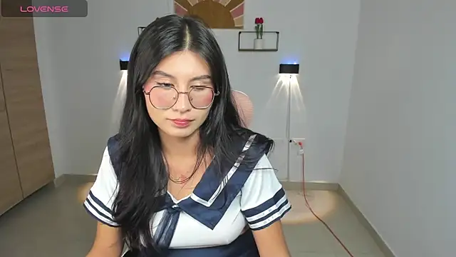 Snapshot of emily_villamil chatting on October 30, 2025, 11:27 pm emily villamil online show from October 30, 2025, 11:27 pm