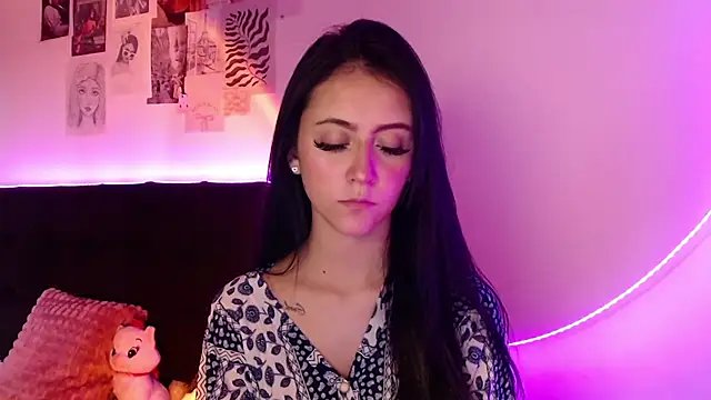 Coralinnee  online show from March 1, 2025, 7:26 pm