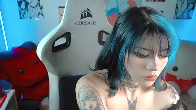 Snapshot of Deadly_Doll chatting on November 14, 2025, 9:35 pm Deadly Doll online show from November 14, 2025, 9:35 pm