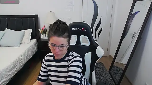 Snapshot of AmyPure_ chatting on March 30, 2026, 6:25 am AmyPure online show from March 30, 2026, 6:25 am