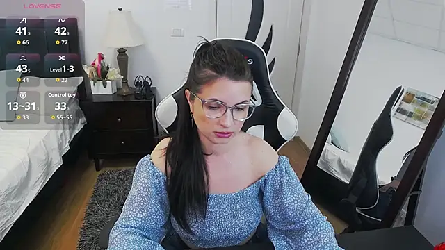 Snapshot of AmyPure_ chatting on April 15, 2026, 6:53 am AmyPure online show from April 15, 2026, 6:53 am