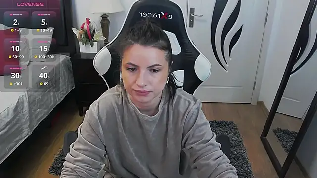 Snapshot of AmyPure_ chatting on April 22, 2026, 4:48 am AmyPure online show from April 22, 2026, 4:48 am